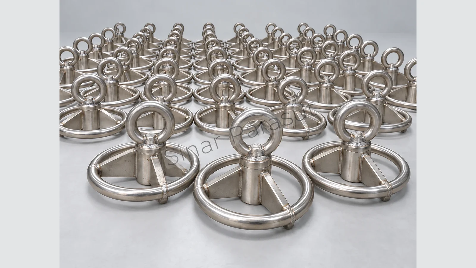 Deretan modul stainless steel dengan watermark Sinar Parasut